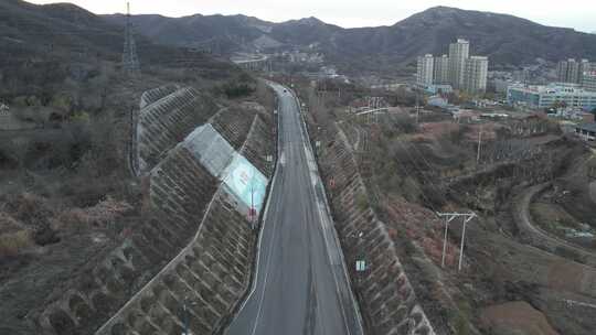 出行 路边风景 云彩 蓝天 光影 山