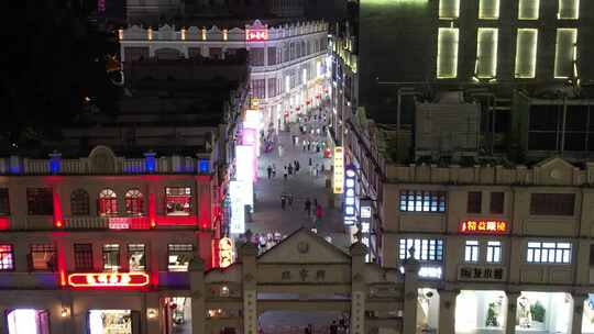 南宁兴宁路步行街夜景交通航拍视频素材模板下载