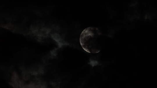夜晚唯美月亮月球云中月多云视频素材模板下载