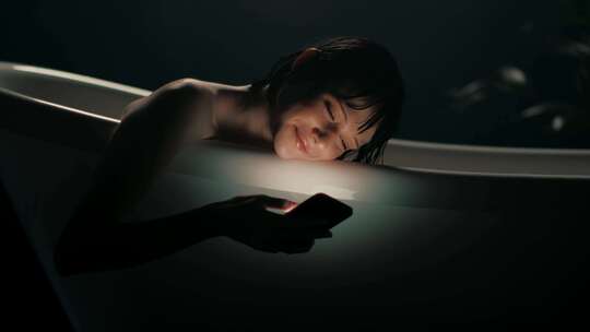 女人，电话，浴缸，裸体