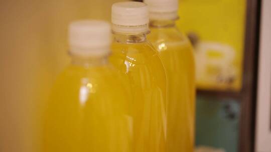 【镜头合集】瓶装黄色菠萝果汁橙汁橘子汁