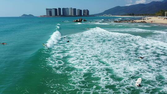 海南万宁石梅湾日月湾冲浪风光大海航拍视频素材模板下载