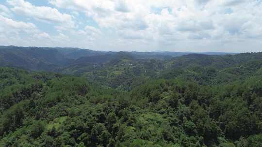 大山、乡村与高速路