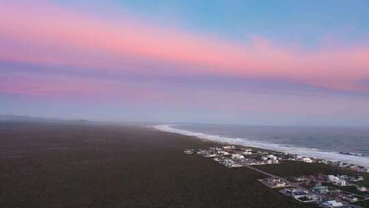 黄昏森林海岸大海海浪冲击