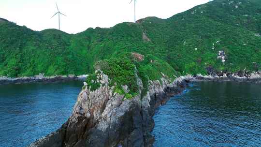 广东上川岛海岸线海浪拍打礁石航拍旅拍素材