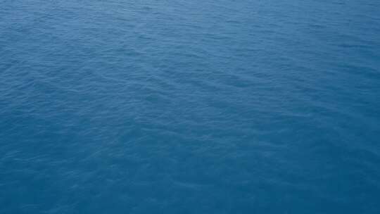 航拍蔚蓝海洋大海海水