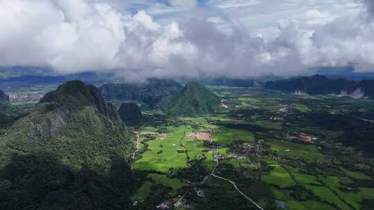 老挝万荣摩托山航拍