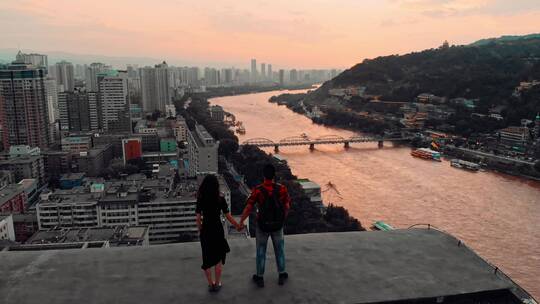 航拍兰州中山桥 情侣前景