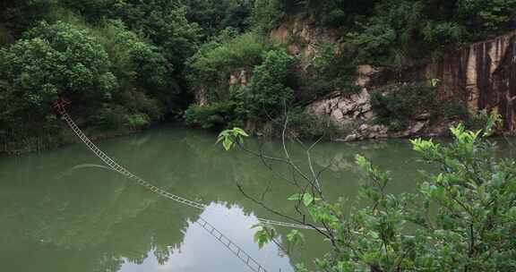 美丽宕口潭水陡峭山石险峻峭壁