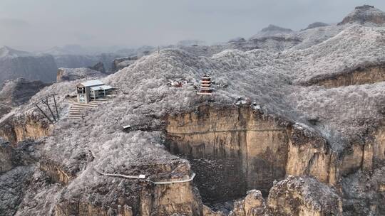 航拍焦作云台山峰林峡山脉冬季雾凇雪景