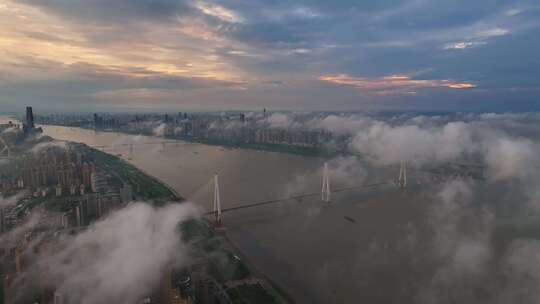 航拍雨后平流雾武汉二七长江大桥城市风光