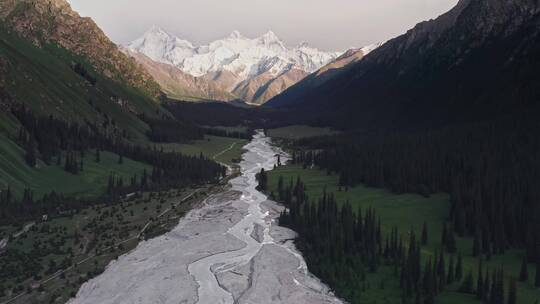 中国新疆伊犁夏特古道风景