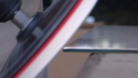 砂轮打磨玻璃边缘1