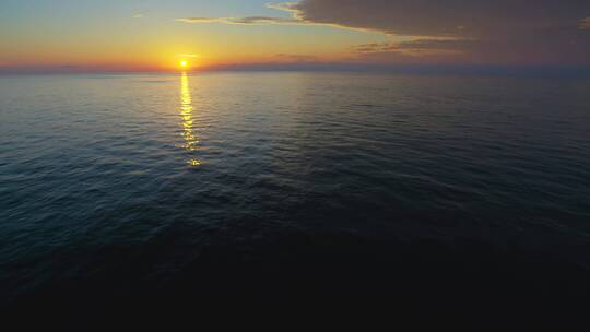 海边航拍唯美夕阳落日黄色晚霞