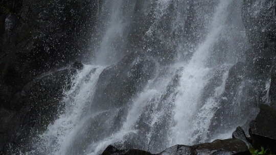 Besse，Vucoux瀑布，Puy de Dome，Auvergne，法国。