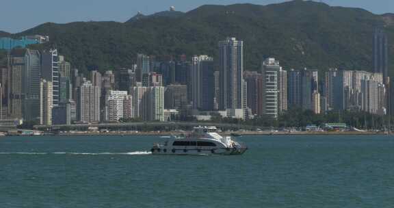 香港海上行驶的游轮