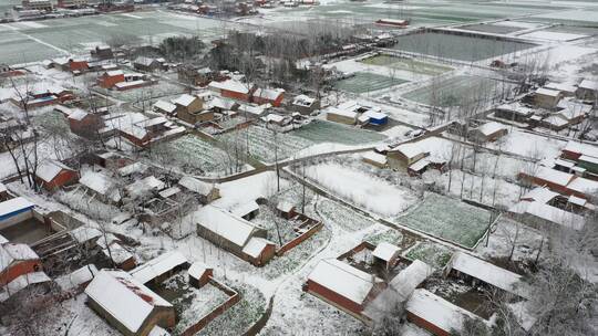 雪后的村庄航拍俯视前进视频素材模板下载