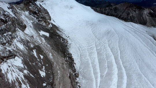 西藏拉萨当雄廓琼岗日雪山洛堆峰