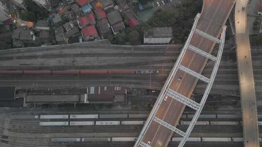 湖南衡阳城市高架桥下穿梭货运火车头航拍