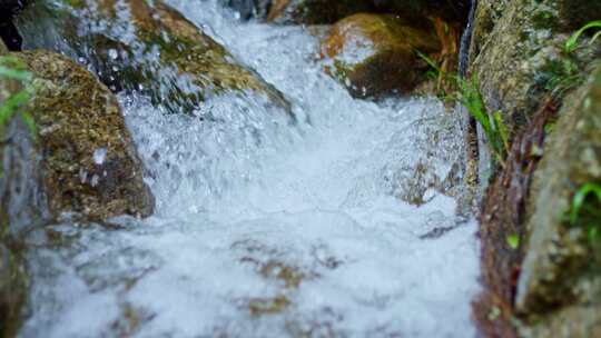 峡谷溪流水流水花