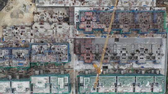 航拍建设中楼盘房地产建筑工地地基施工吊塔视频素材模板下载