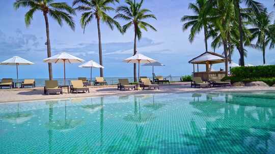 酒店度假美丽室外游泳池 近海洋边旅游度假