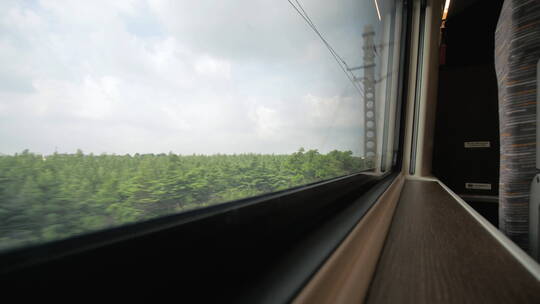 高铁火车窗户视角沿途风景
