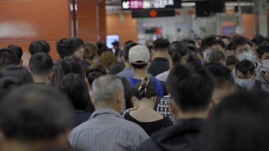 2023广州地铁人挤人白领上下班合集