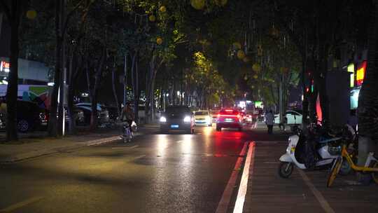 夜晚城市道路车流交通马路车来车往街景夜景