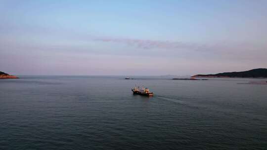 夕阳下海湾避风港渔船自然风光航拍