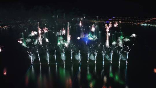 上海临港滴水湖夜景烟花秀【4K】视频素材模板下载