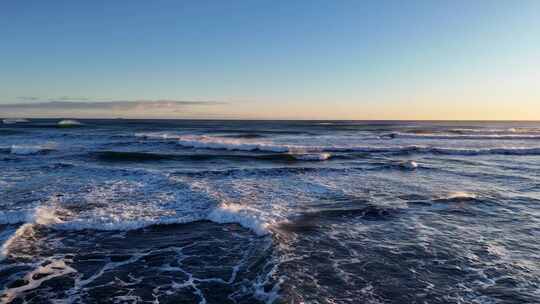 航拍海边海浪