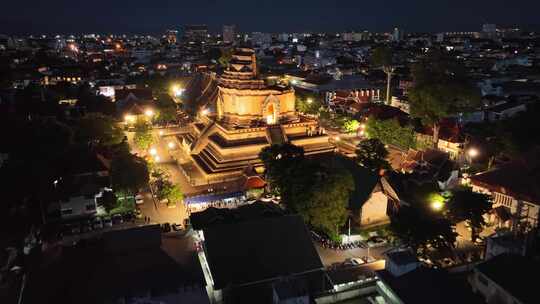 泰国清迈古城契迪龙寺航拍城市夜景风光