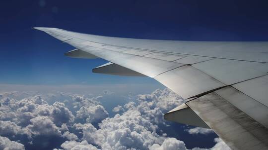 飞机机翼和天上的云视频素材模板下载