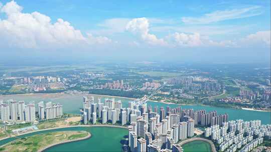 海南儋州海花岛城市建筑旅游度假，夏天蓝天