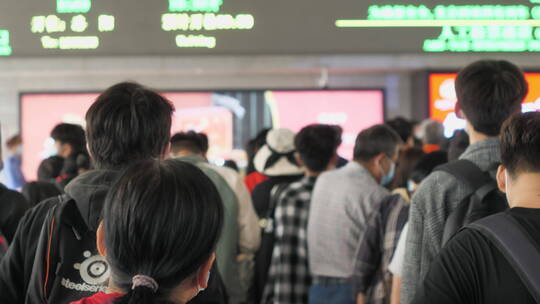北京西站车站人流攒动人来人往