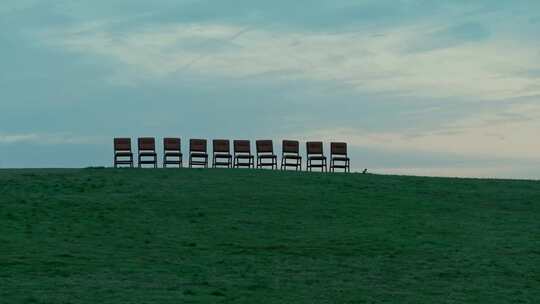 草坪一排座椅意境空镜