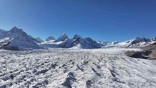 西藏林芝雪山冬天