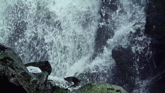 山间瀑布流水水花