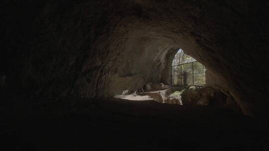 走进古人类洞穴LOG视频素材视频素材模板下载