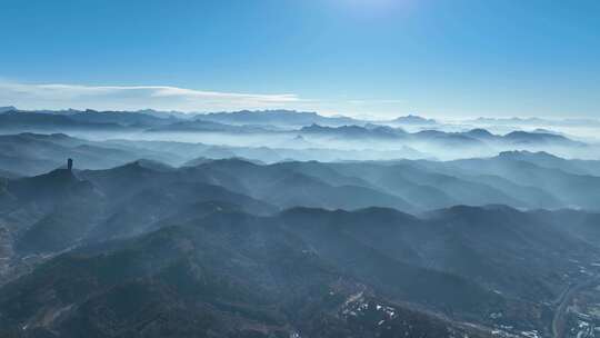 航拍河北承德避暑山庄大山薄雾山水楼阁景点