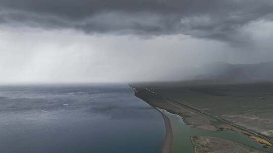 航拍新疆赛里木湖北麓暴雨来袭极端天气景观