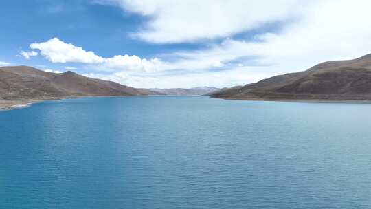西藏羊湖（羊卓雍措）的航拍风光