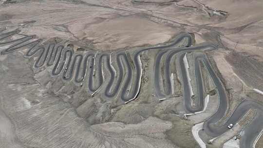 无人机航拍新疆盘龙古道沿路地质地貌景观