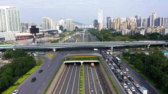 珠海大道车流南屏路口华发商都