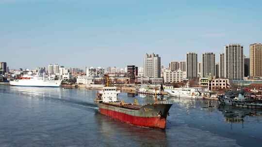 天津滨海海河响螺湾于家堡货船城市风光航拍