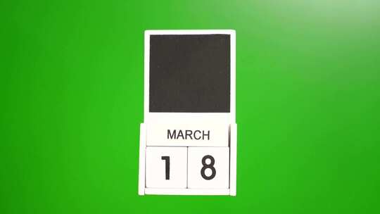 03.绿色背景上日期为3月18日的日历。