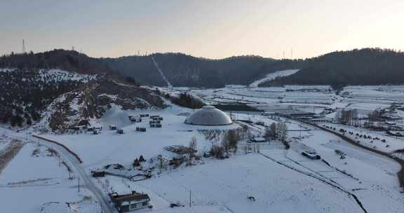 冬季户外圆形温室大棚鸟瞰全景