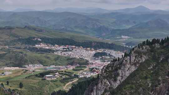 高山峡谷郎木寺发现式航拍