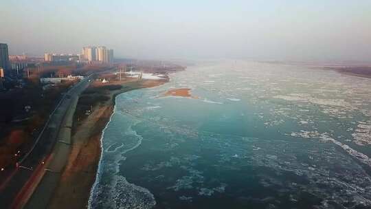 松花江佳木斯流冰景观